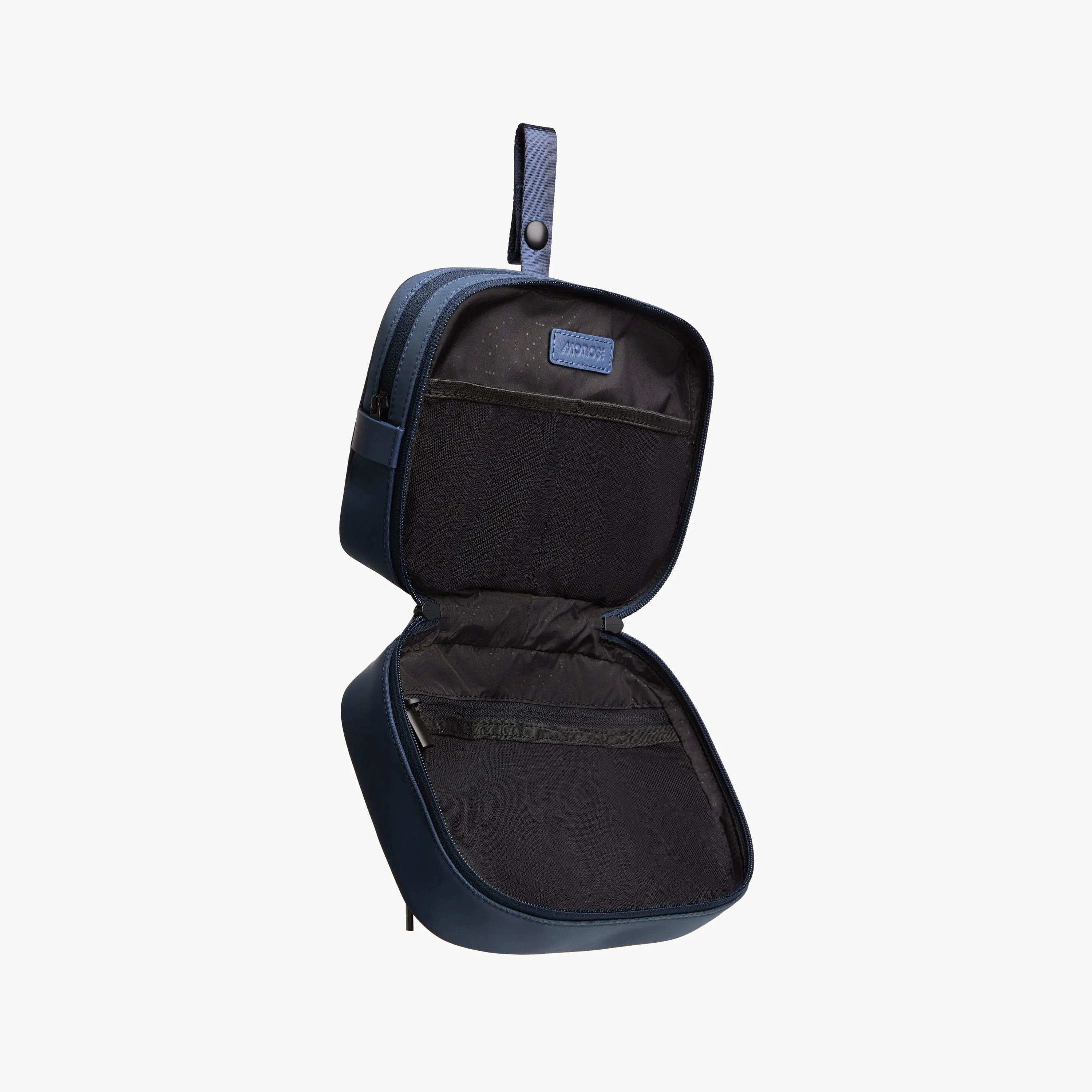 Metro Hanging Toiletry Case - Image 13